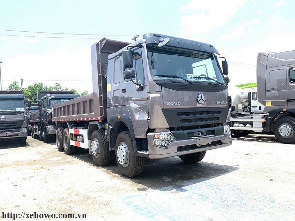 Xe ben howo 4 chân thùng vuông ngoại thất bắt mắt.