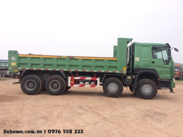 Xe ben howo 4 chân thùng vuông thép T1700 ngoại thất bắt mắt.