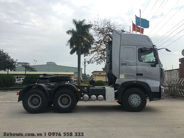 Xe đầu kéo Howo a7 420HP ngang xe