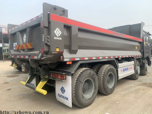 ben howo 4 chân thùng đúc dài 6,4m giá cực tốt
